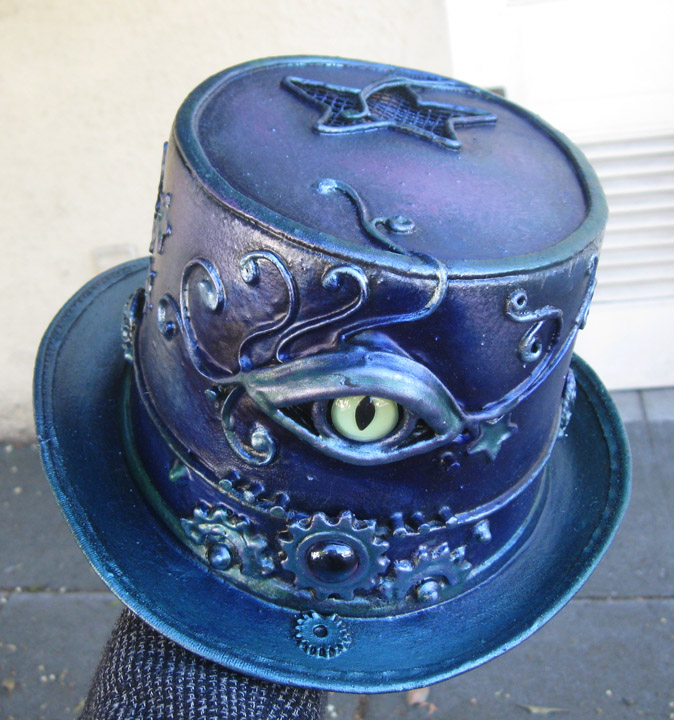 violet top hat with eye